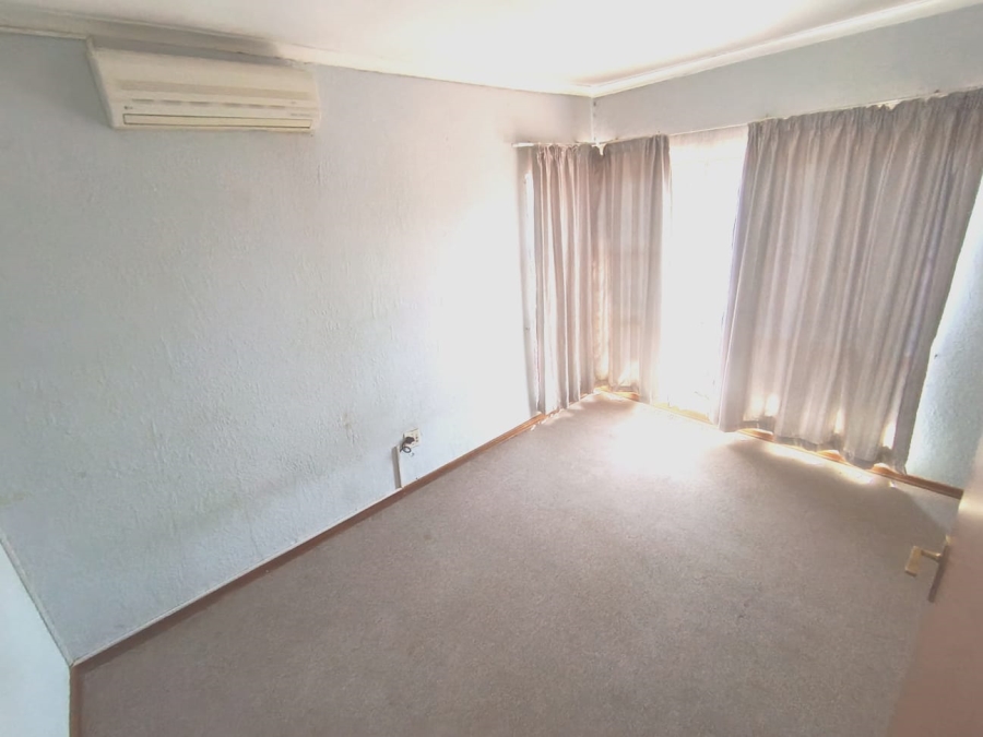 5 Bedroom Property for Sale in Safari Gardens North West